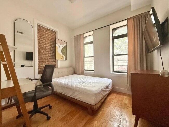 Building Photo - Nice room in a good neighborhood