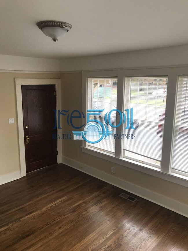 Building Photo - *New Price*  Newly Renovated Immaculate Co...