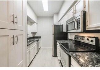 Building Photo - 4001 Tanglewilde St
