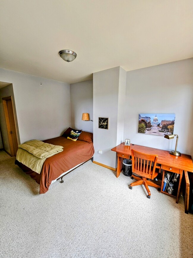 Master Bedroom - 333 W Mifflin St