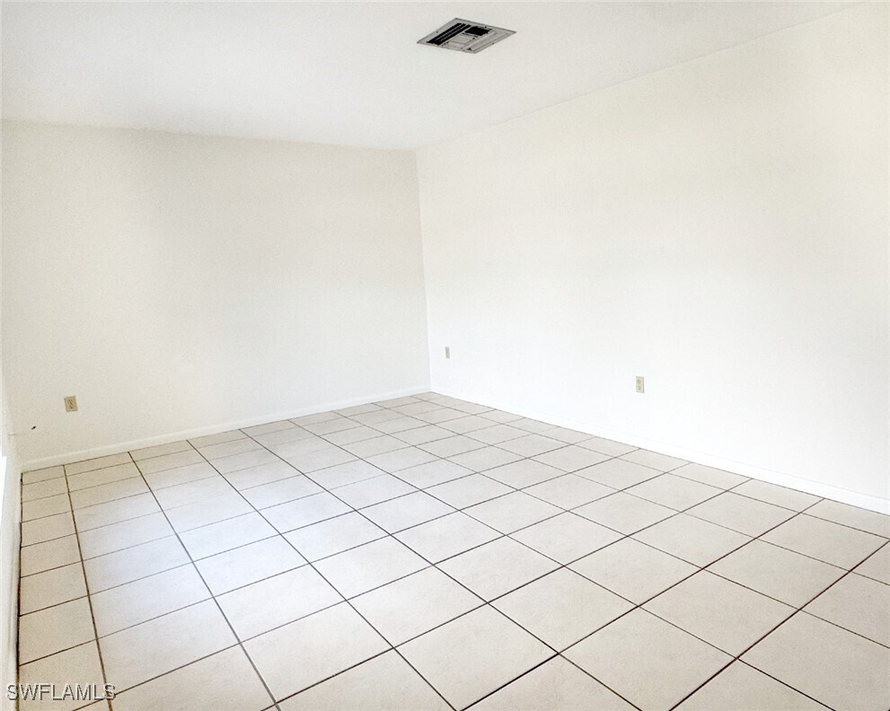 Foto del edificio - 699 110th Ave N