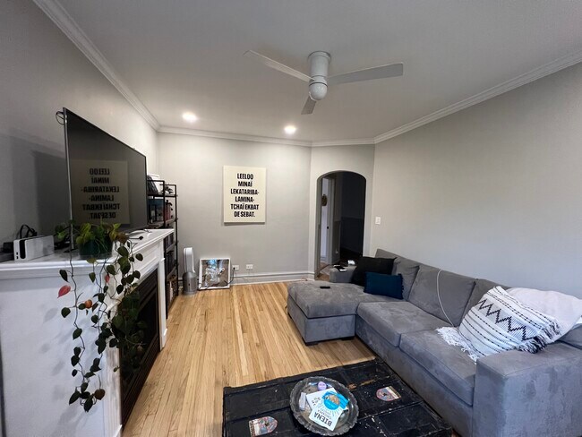 Foto del edificio - 836 W Lakeside Pl