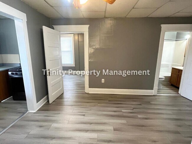 Building Photo - 134 Hartland Ave