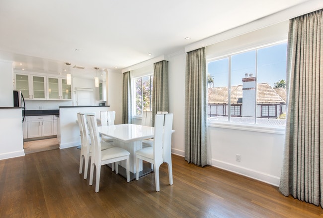 Furnished* Dining Area - 130 San Vicente Blvd