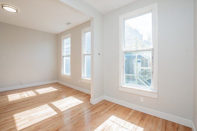 Foto del edificio - 2112 W Roscoe St