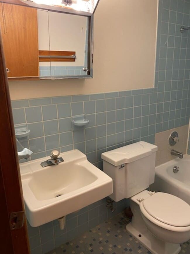 Building Photo - 1BR/1BA in Great West Campus Location Close to Downtown & Schools! Avail. 8/1/26