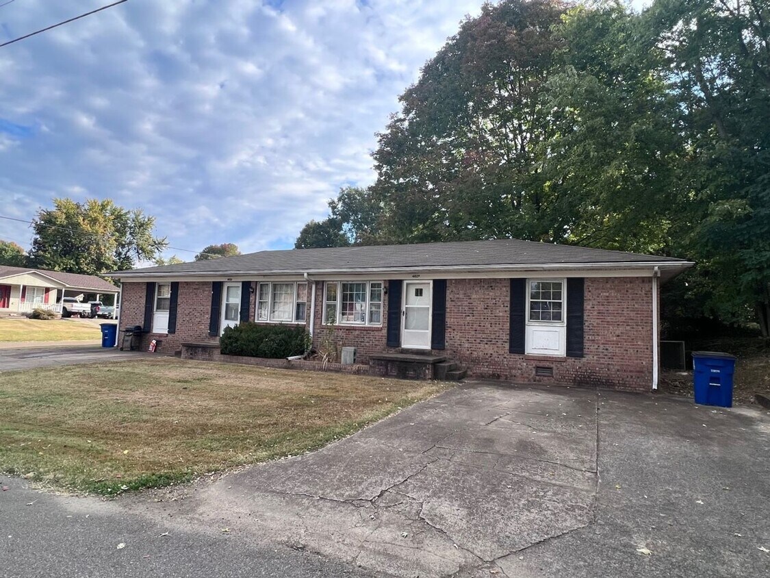 Primary Photo - 402 Parrish St