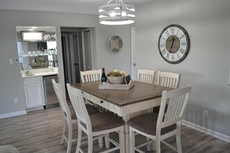 Building Photo - 200 Hamilton Oaks Dr