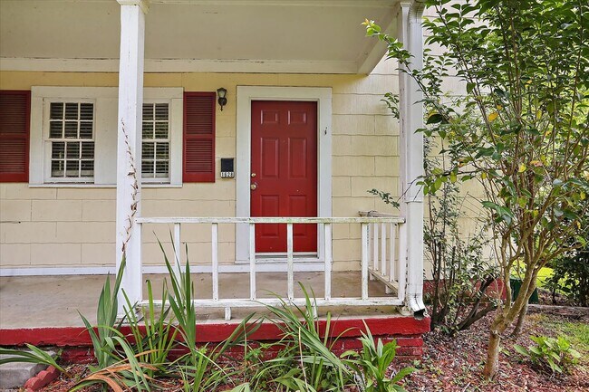 Building Photo - 1628 Saint Mary St