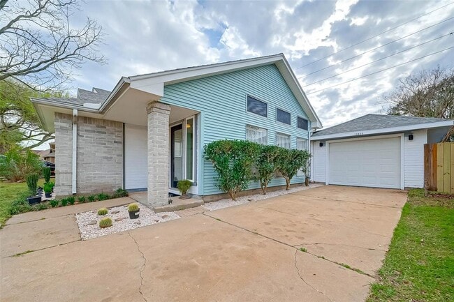 Building Photo - 15635 Scenic Haven Dr