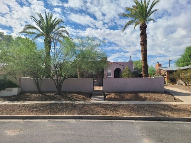 Foto del edificio - **Available NOW**