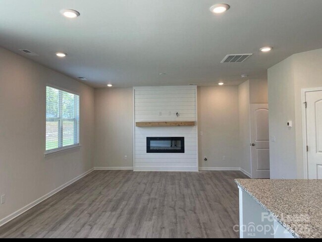 Foto del edificio - 3062 Weddington Pointe Dr