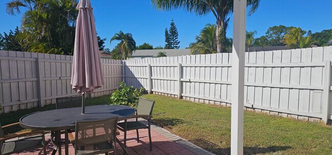 Foto del edificio - 2127 SE Shelter Dr