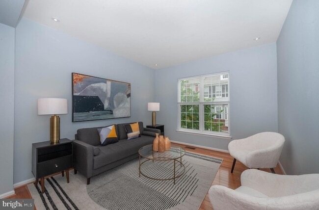 Foto del edificio - 8067 Nicosh Cir Ln