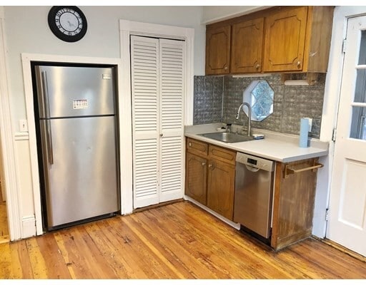 Building Photo - 25 Thistle Ave