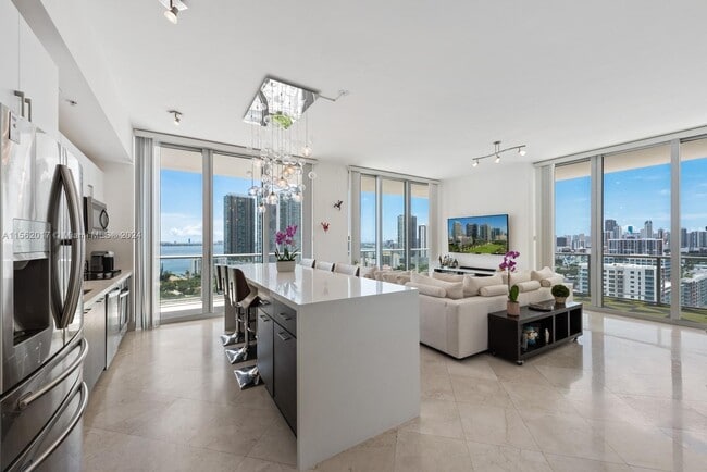 Foto del edificio - 3470 E Coast Ave