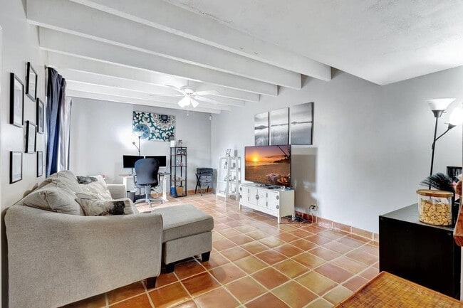 Photo - 1586 Shaker Cir House