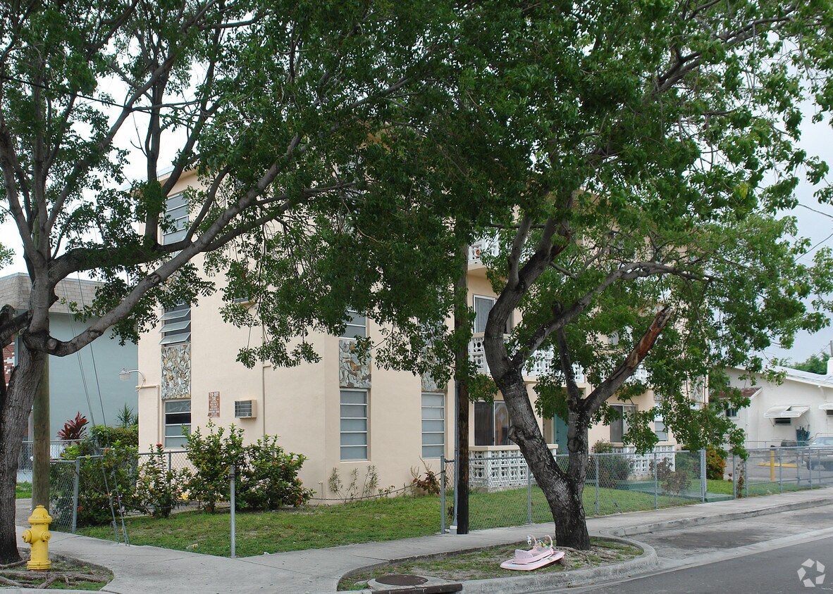 Foto del edificio - 750 SW 5th St