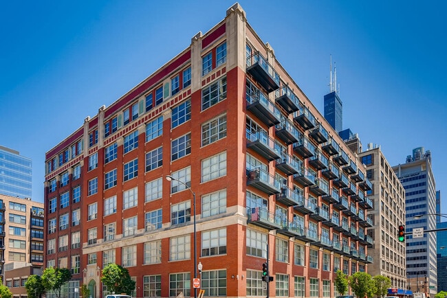 Building Photo - 333 S Desplaines St