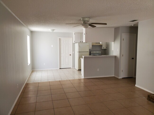 Building Photo - 4588 Oak Hill Dr