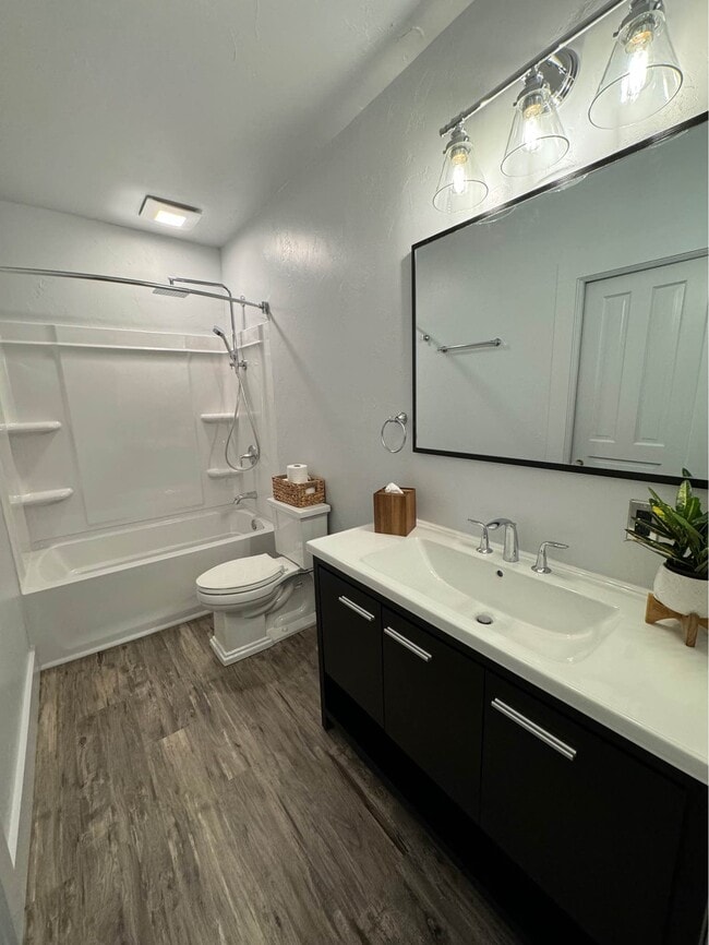 First Floor Bathroom - 116 York St