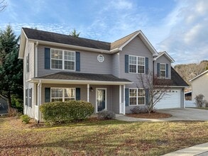 Building Photo - 27 Ridgeland Ln