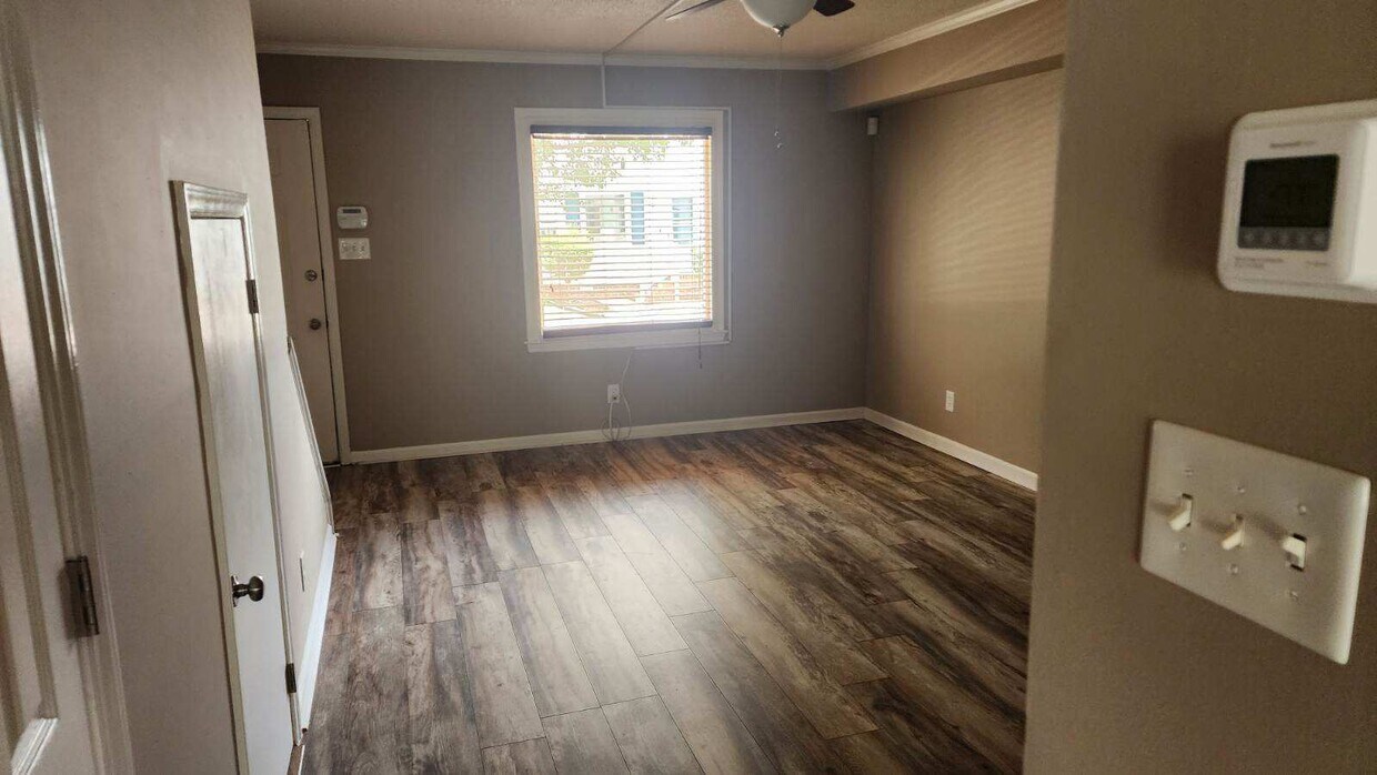Living Room - 136 Oakmont Dr