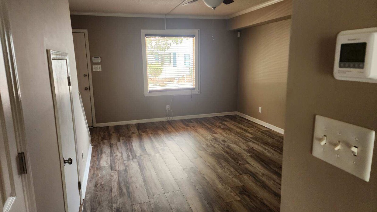 Living Room - 136 Oakmont Dr