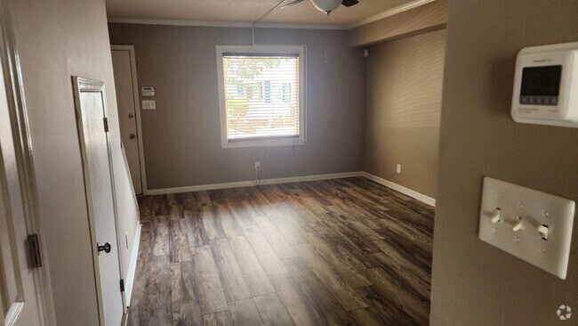 Building Photo - 136 Oakmont Dr