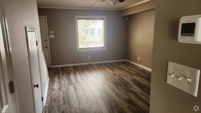 Building Photo - 136 Oakmont Dr