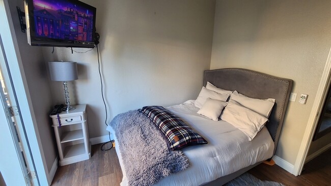 Private bedroom - 33015 Harmony Ln
