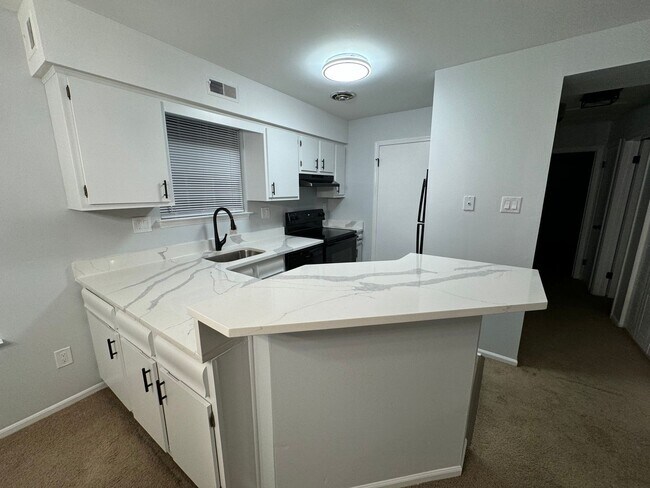Foto del edificio - Modern 2-Bed, 2-Bath Apartment in Yardley – Available Now