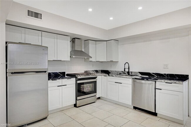Foto del edificio - 4 br, 3 bath House - 50 NE 132nd Ter