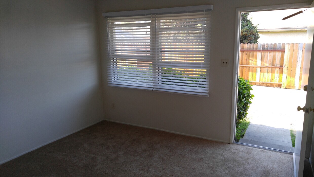 Foto principal - 25340 Oak St