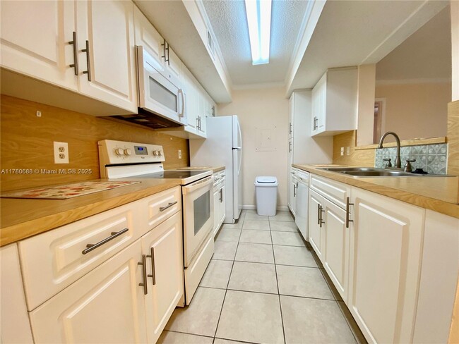 Foto del edificio - 10440 SW 156th Ct