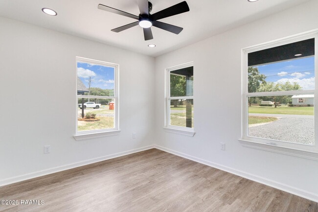 Building Photo - 142 Racca Rd