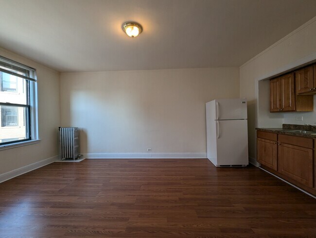 Foto del edificio - 3335 W Diversey Ave