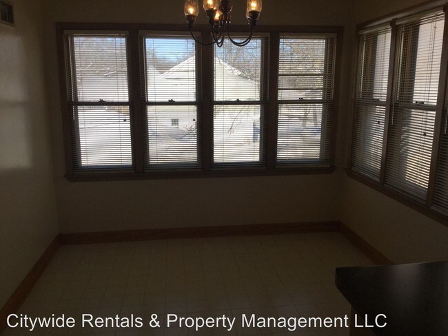 Foto del edificio - 10006-10008 W North Ave