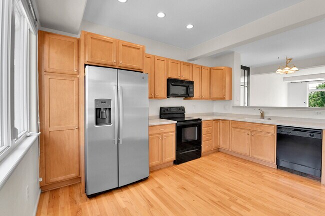 Foto del edificio - $2,345.95 - HALF OFF First Month's Rent - 2 Beds, 2 Baths, Condo in Littleton with Fireplace and ...
