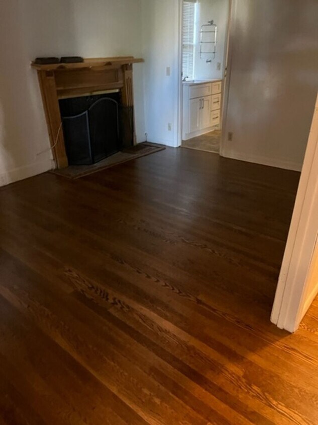 Foto del edificio - Location Location right across from campus!