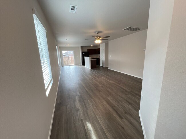 Building Photo - Three Bedroom | Two Bath Home in Barberry ...