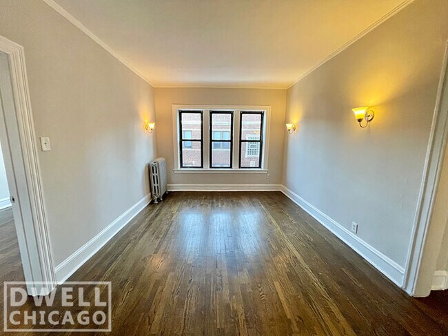 Building Photo - 1353 W Touhy Ave