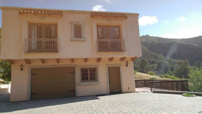 Building Photo - 28247 Via Acero
