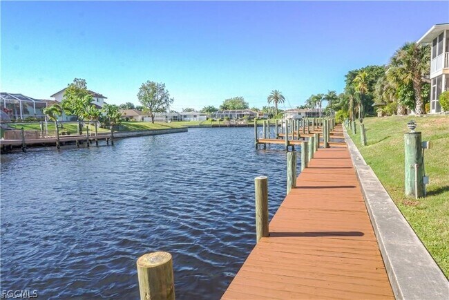 Foto del edificio - 3905 Del Prado Blvd S