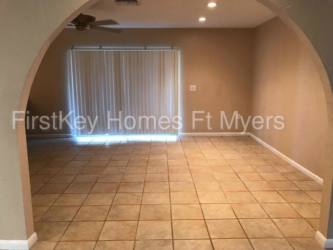 Foto del edificio - 2698 44th Terrace SW