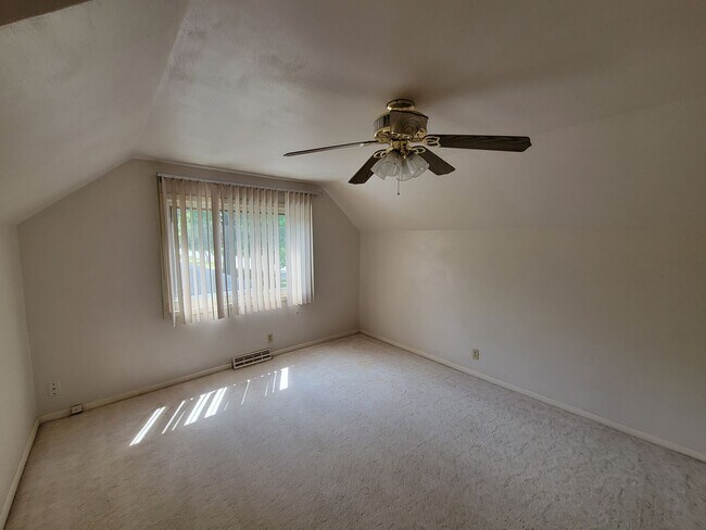 Foto del edificio - 4 bedroom 2 bath near campus!