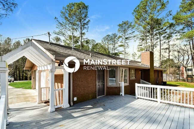 Building Photo - 3 Bedroom Pet-Friendly Home in Fayetteville, GA with Main Street Renewal