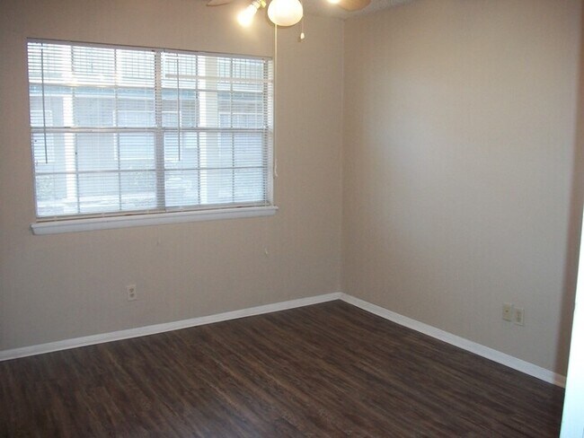 Foto del edificio - 700 NW 17th St
