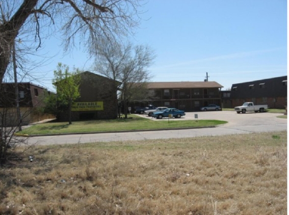 Primary Photo - Maple Apartments
