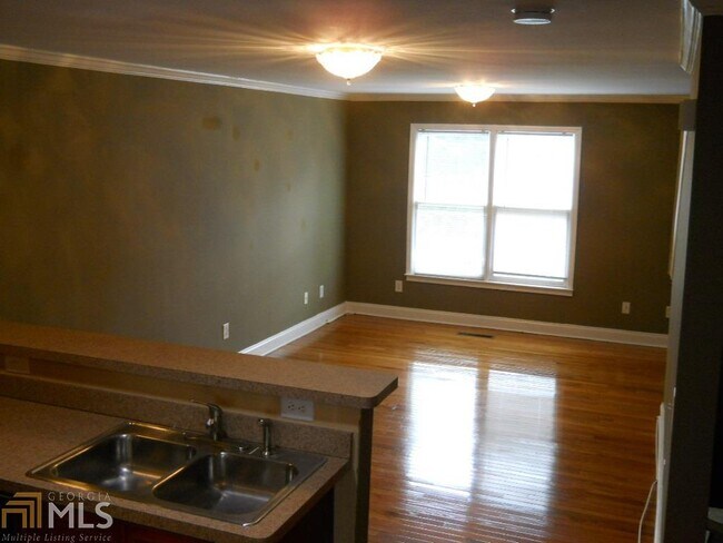 Foto del edificio - 4940 West St